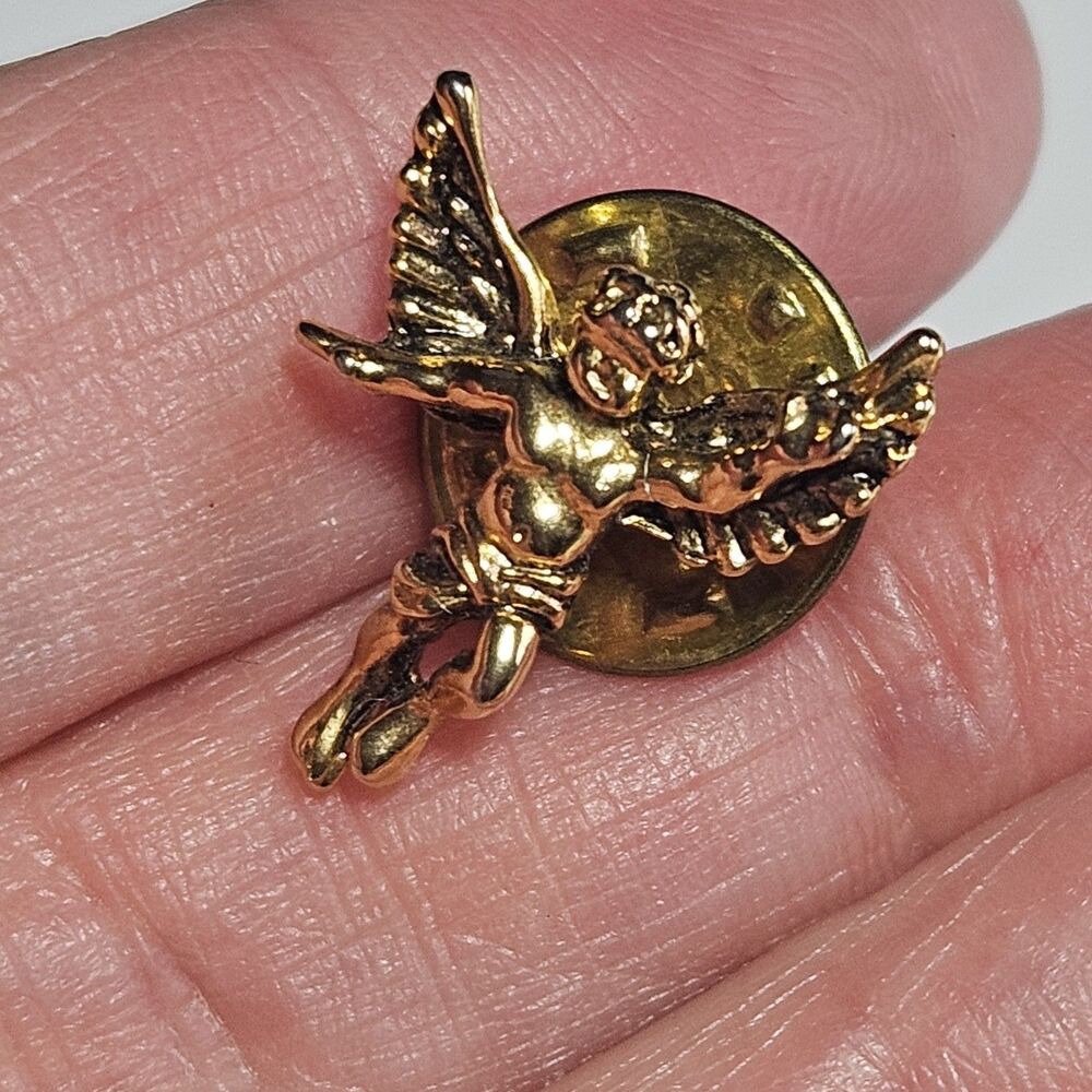 Vintage Gold Tone Guardian Angel Pin Lapel Hat Scarf